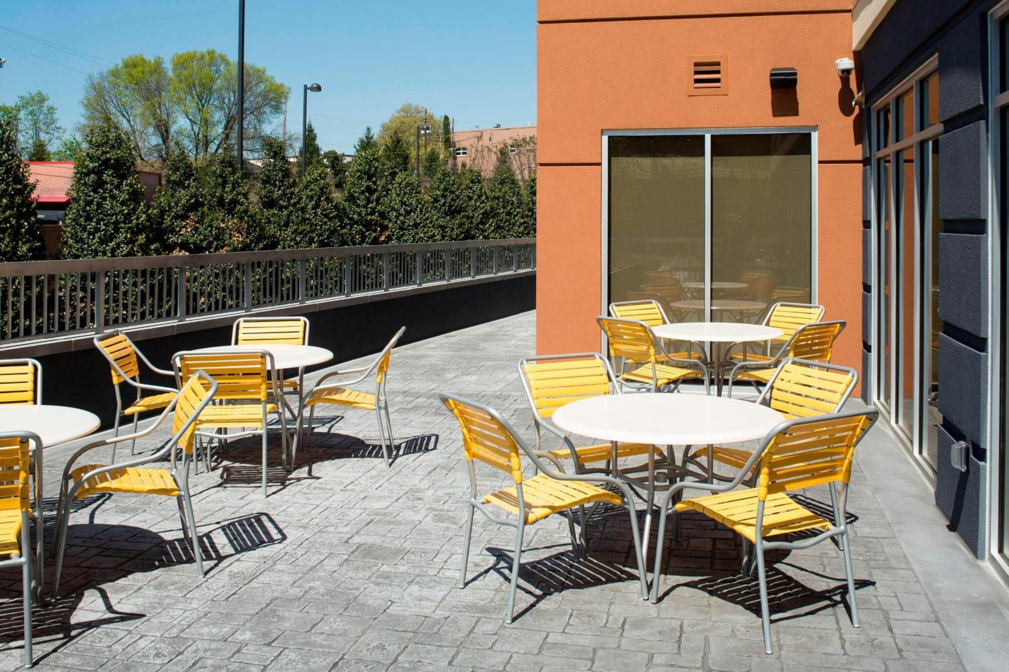 Hotel Fairfield & By Marriott Chocolate Avenue 3*